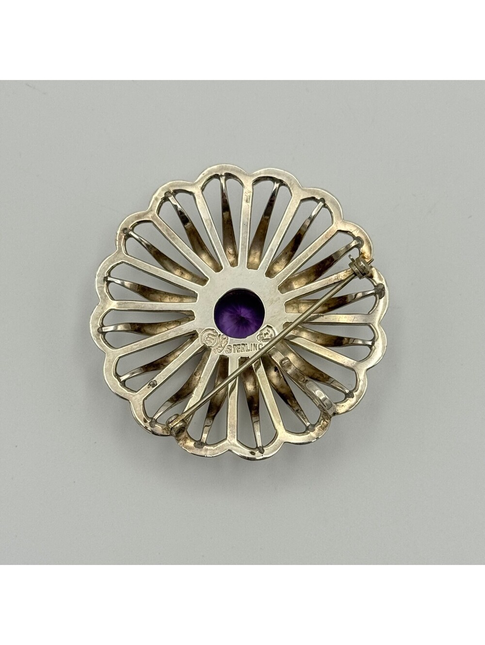 Sterling Silver and synthetic Alexandrite Brooch in shape of flower - Picture 2 of 4